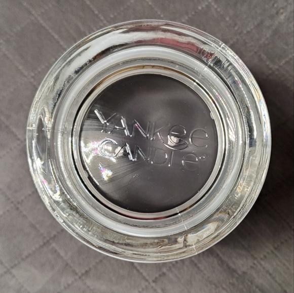 Yankee Candle Midsummers Night 13 oz Candle with Lid - Picture 3 of 6